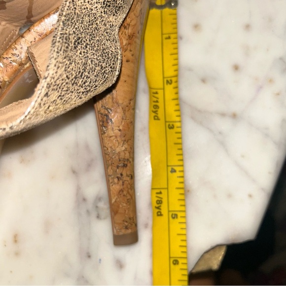 Diane Von Furstenberg Zia Metallic Gold Leather High Heel Sandals. Size 8 - Picture 13 of 13